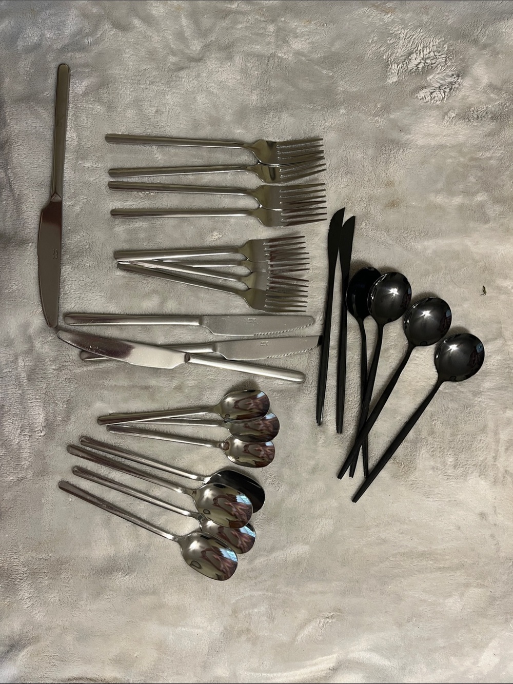 Stainless Steel & Matte Black Flatware Set - Mixed Pieces